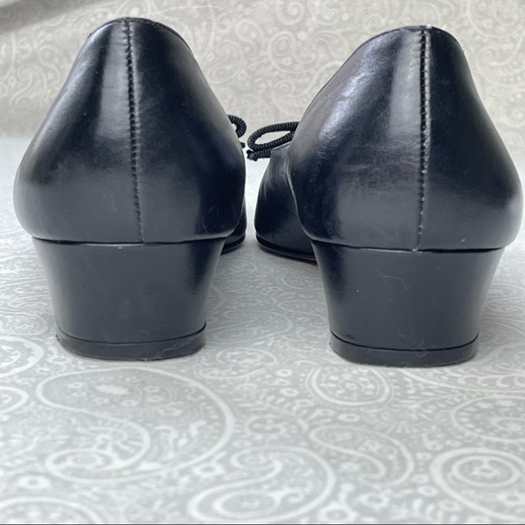 Salvatore Ferragamo Firenze black flats w/bows. EUC - Picture 5 of 11